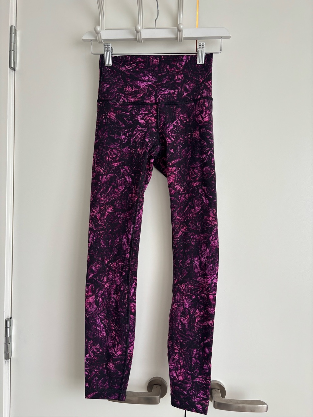 Lululemon Wonder Under 25 inch Purple Print Leggings, size 2
